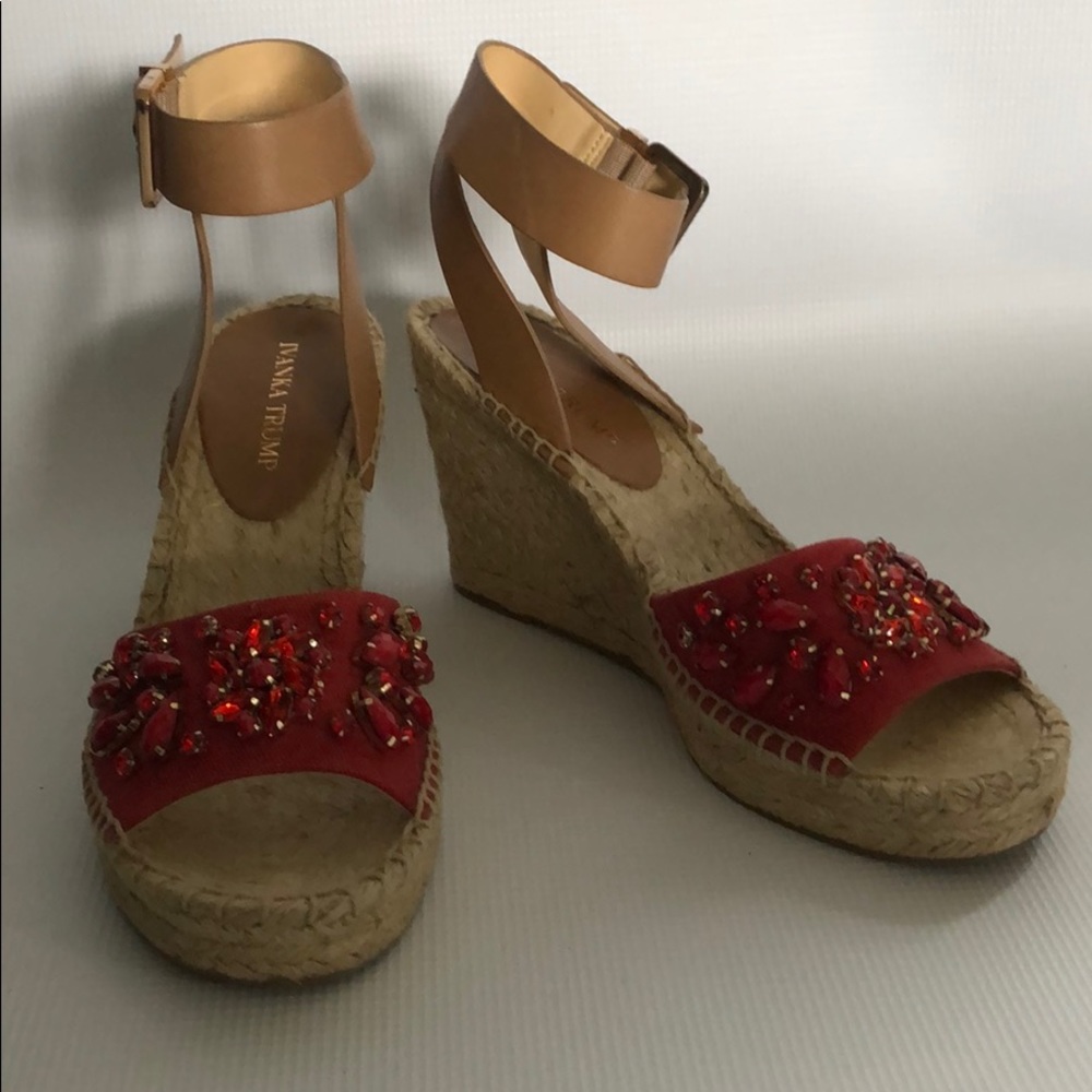 Ivanka Trump Wedge Sz9
